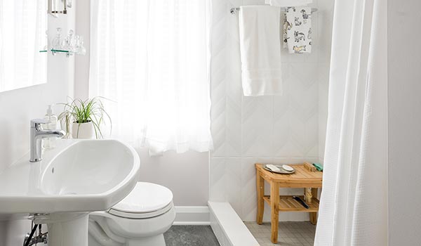 6 Questions to Ask Yourself Before Converting Your Bathtub to a Shower